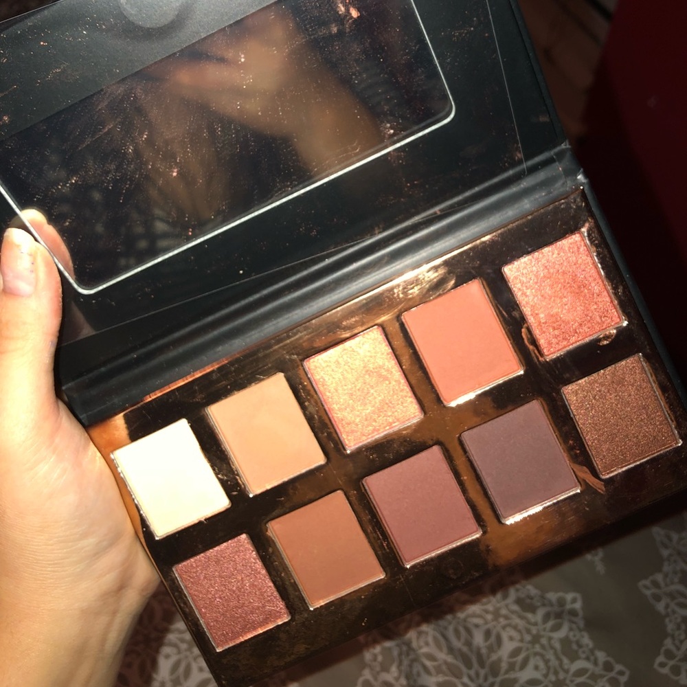 Crown brushes Fuego palette